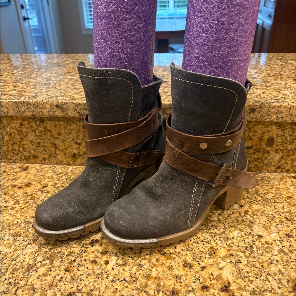 Stylish Women's Navy and Brown Ankle Boots
